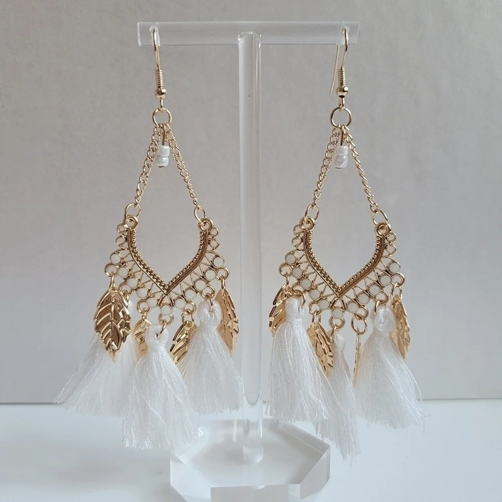 ☀️NWT Gold and White Tassel Boho Earrings